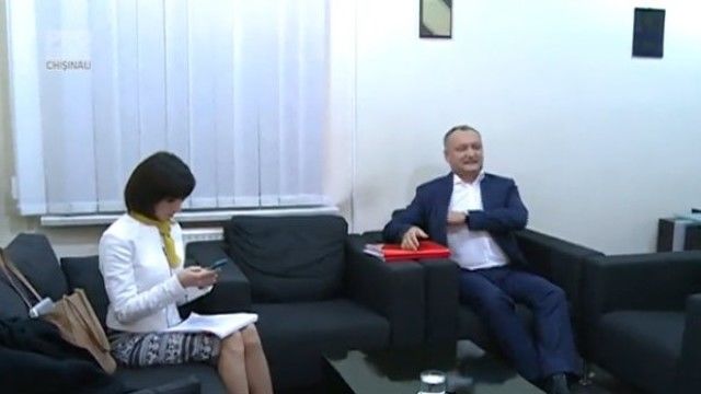 До выхода в прямой эфир оба встретились в офисе телеканала PRO TV.