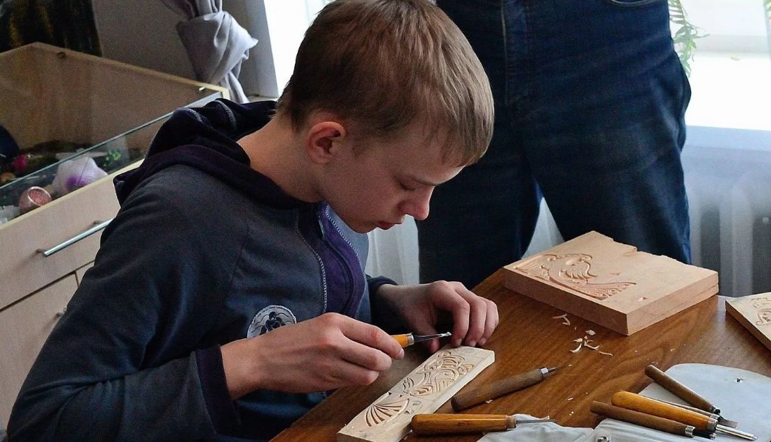 Большинством школьных кружков руководят люди без дидактической степени.
