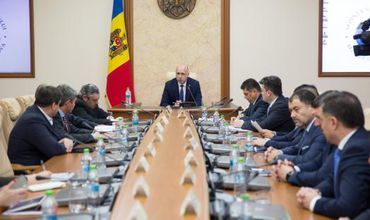 Правительство собралось на срочное заседание по случаю вспышки свиной чумы.