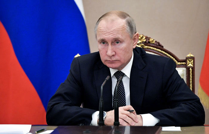 Путин назвал беспардонной ложью "антисоветскую" резолюцию Европарламента.