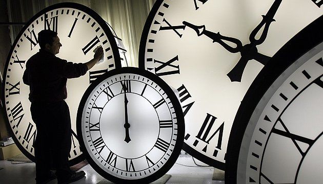 В Европарламенте предлагают отменить переход на летнее время.