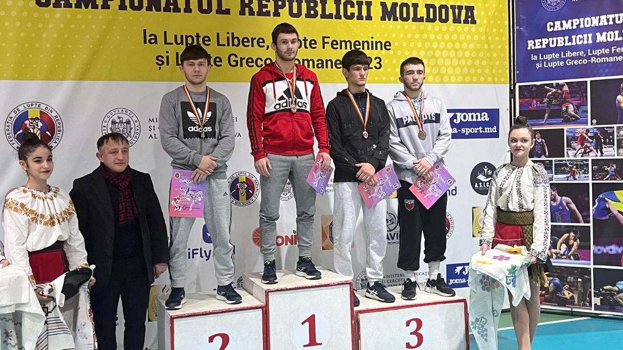 Двое пограничников заняли призовые места на чемпионате РМ по вольной борьбе.