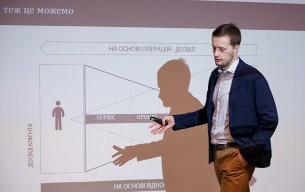 Сын Порошенко купил долю в отцовском банке.