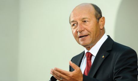 Liderul Partidului Mişcarea Populară şi fostul preşedinte român Traian Băsescu a declarat că va vota cu Maia Sandu în turul doi al alegerilor prezidenţiale din Republica Moldova.