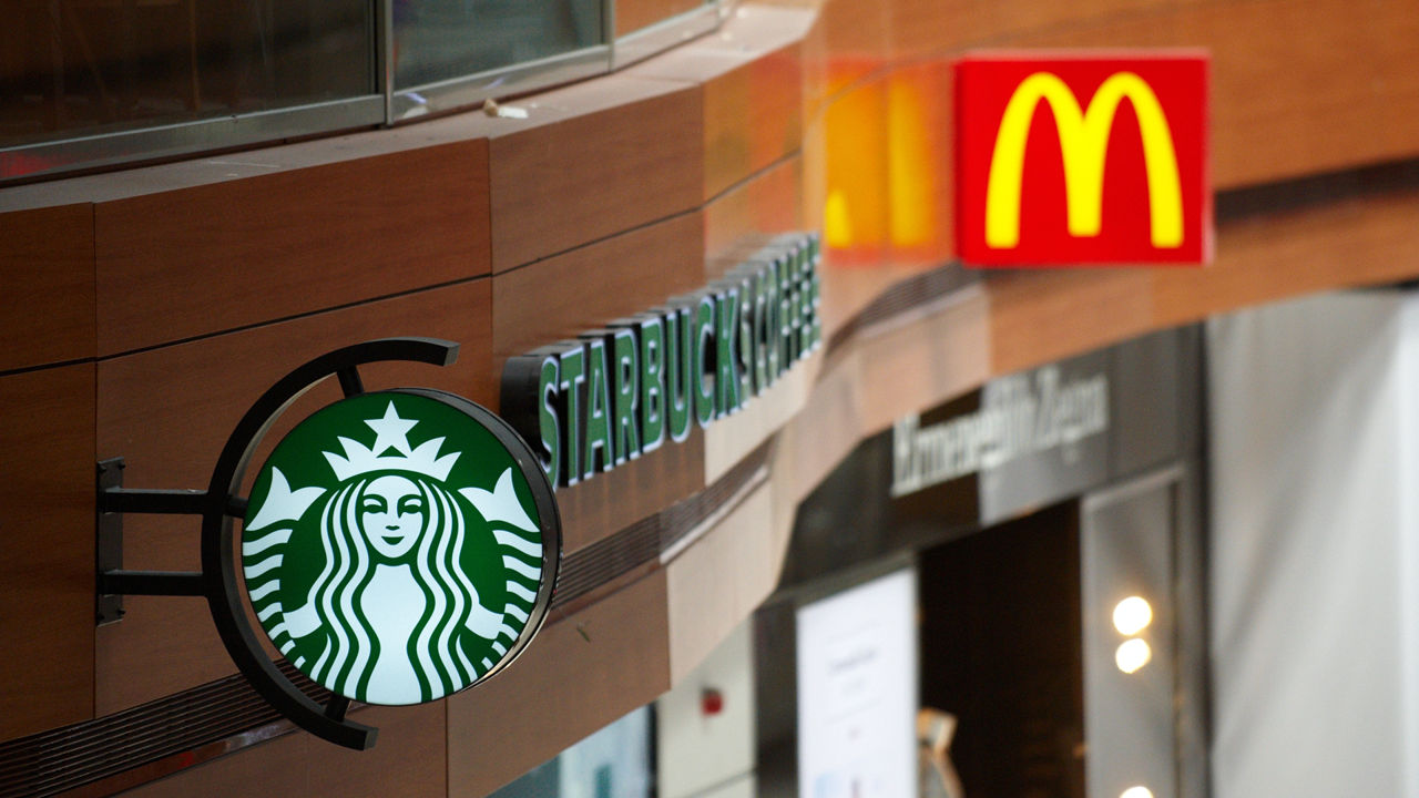 Starbucks и McDonald’s сохранили позиции самых дорогих ресторанных брендов в мире.