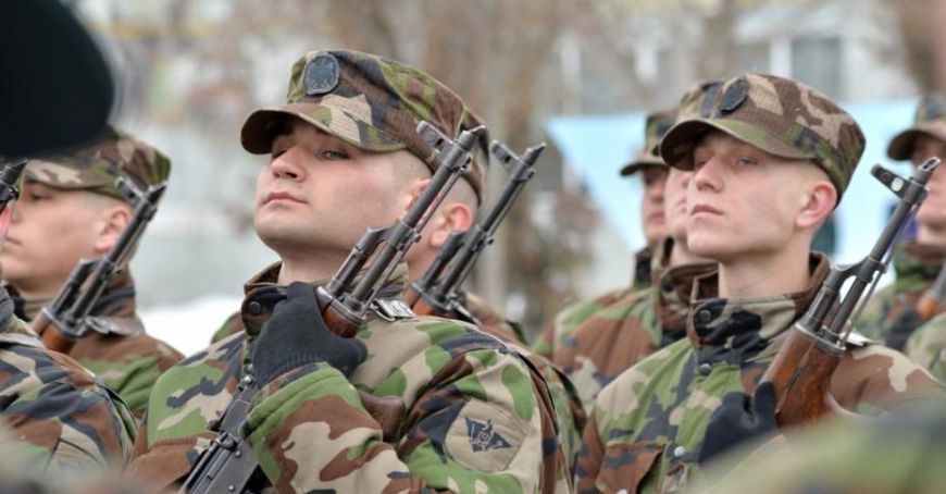 До 2021 года поэтапно солдат-срочников заменят в армии военнослужащие по контракту.