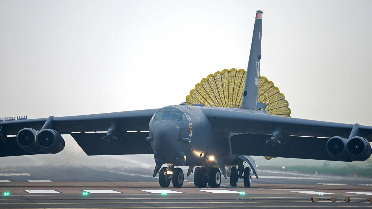 SUA au dislocat bombardiere strategice în Marea Britanie pentru lovituri asupra Iranului.