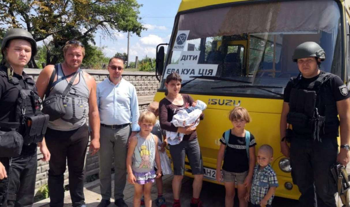 Украина объявила обязательную эвакуацию из Донецкой области.