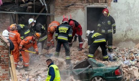 Şase morţi în urma prăbuşirii unei clădiri în Polonia. Foto: epa.com