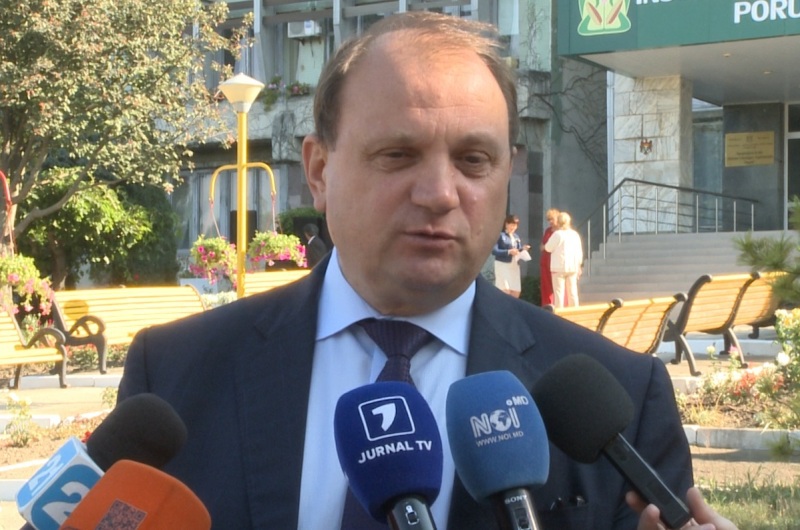 «Sînt sigur că cuvintele mele por părea cuiva drept culmea cinismului, dar nu vă grăbiţi să mă judecaţi,