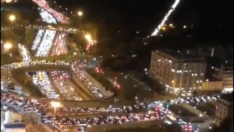 Французы спешно покидали Париж накануне введения тотального карантина.