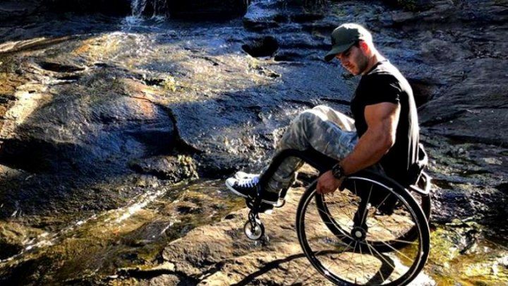 Un paraplegic australian vrea să urce pe Everest în scaunul cu rotile