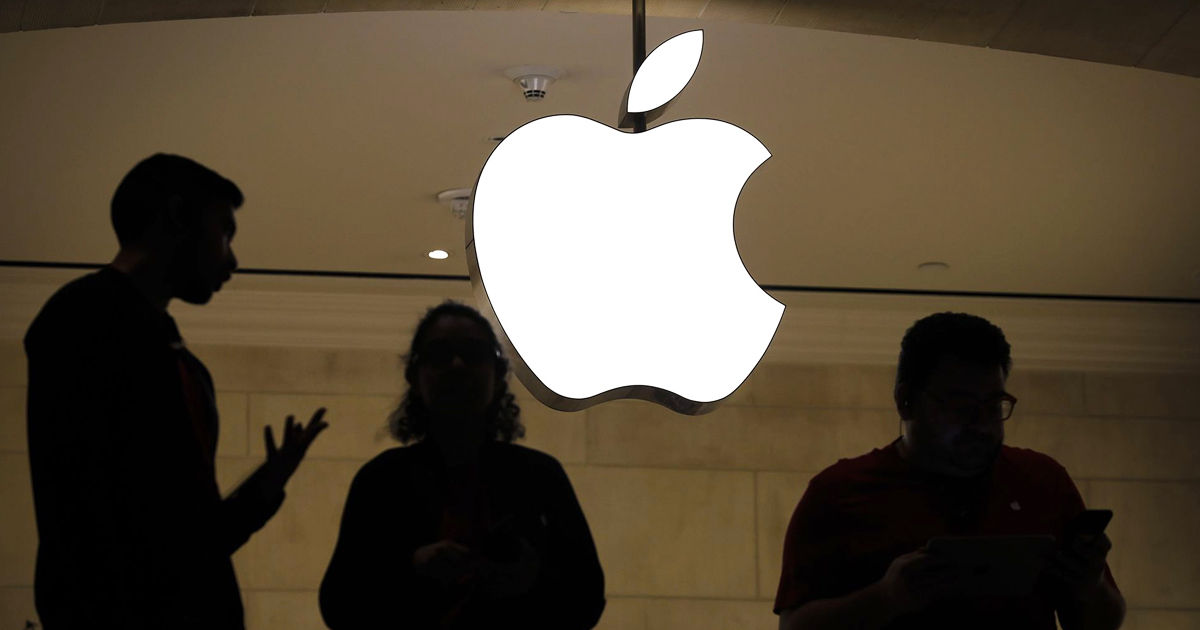 Apple выплатит $400 000 дизайнерам iPhone, чтобы они не уходили в OpenAI.