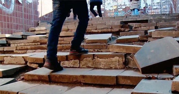 Несмотря на обещания властей, ремонт подземных переходов проведен не был.