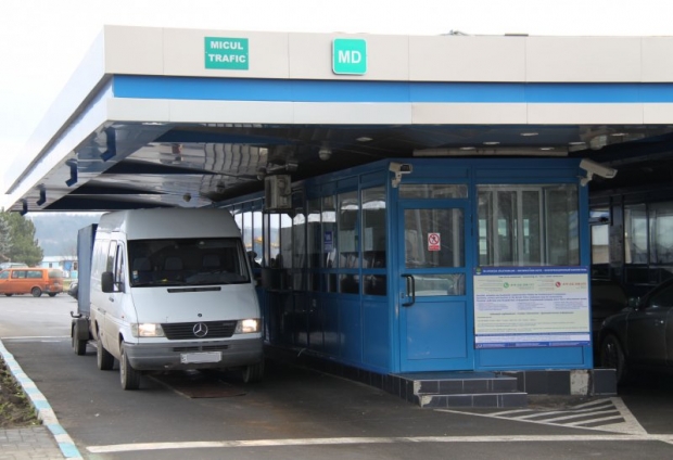 Polițiștii de frontieră au documentat în mai puțin de 12 ore trei cazuri, în care șoferii au recurs la uz de fals în actele pentru mijloacele de transport.