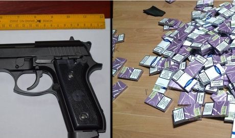 Ţigări de contrabandă şi o armă pneumatică, descoperite la frontiera cu România. Foto: customs.gov.md