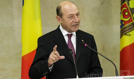 Бэсеску добавил, что Лянкэ не должен был просить парламент дать ему вотум доверия без альянса с ЛП.