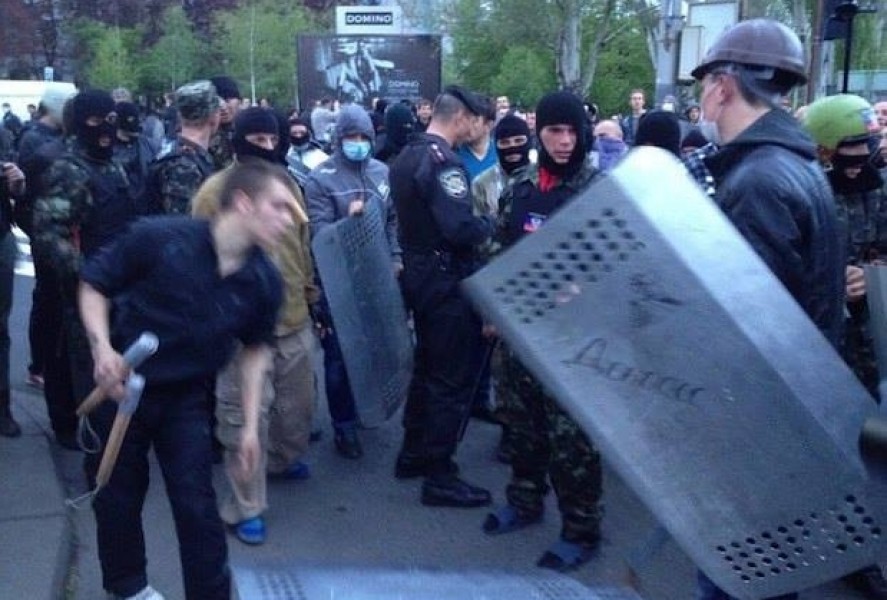 В результате столкновений во время штурма 15 человек получили тяжелые и средней тяжести ранения Фото: 7ya-media.com