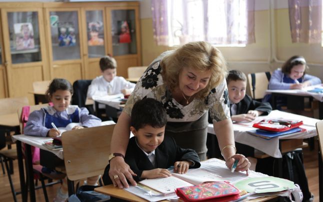 Profesorii vor fi obligați să pregătească mai puține rapoarte despre activitatea lor și a elevilor.