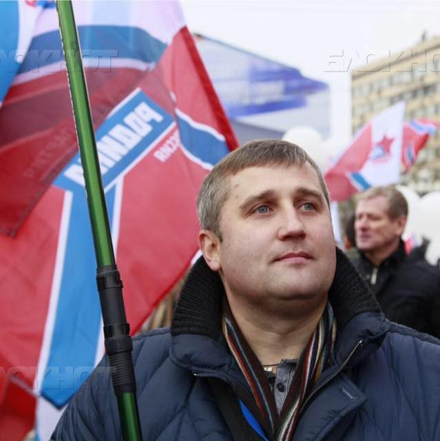 Его задержали в аэропорту Кишинева этим утром после того как Рылеев прилетел в нашу страну.