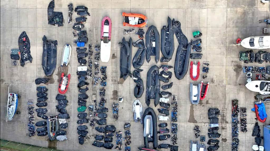 BBC sub acoperire a arătat cum funcționează schemele de transport ilegal al migranților peste Canalul Mânecii.