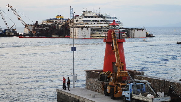 В результате кораблекрушения Costa Concordia в 2012 году погибли 32 человека.