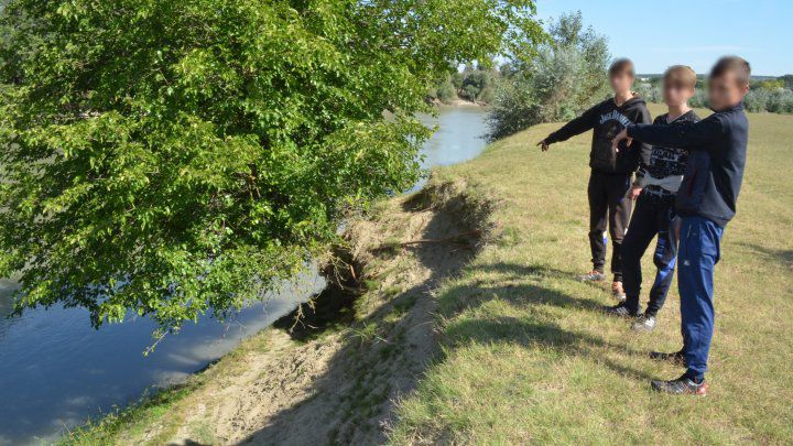 Au trecut Prutul înot: 3 minori au vrut să intre ilegal în România