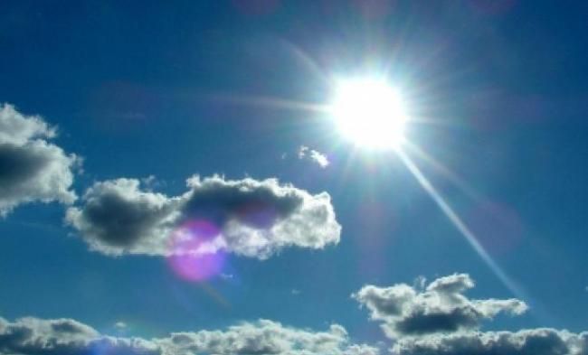 Vremea se menţine caldă cu maxime de până la 10 grade Celsius.