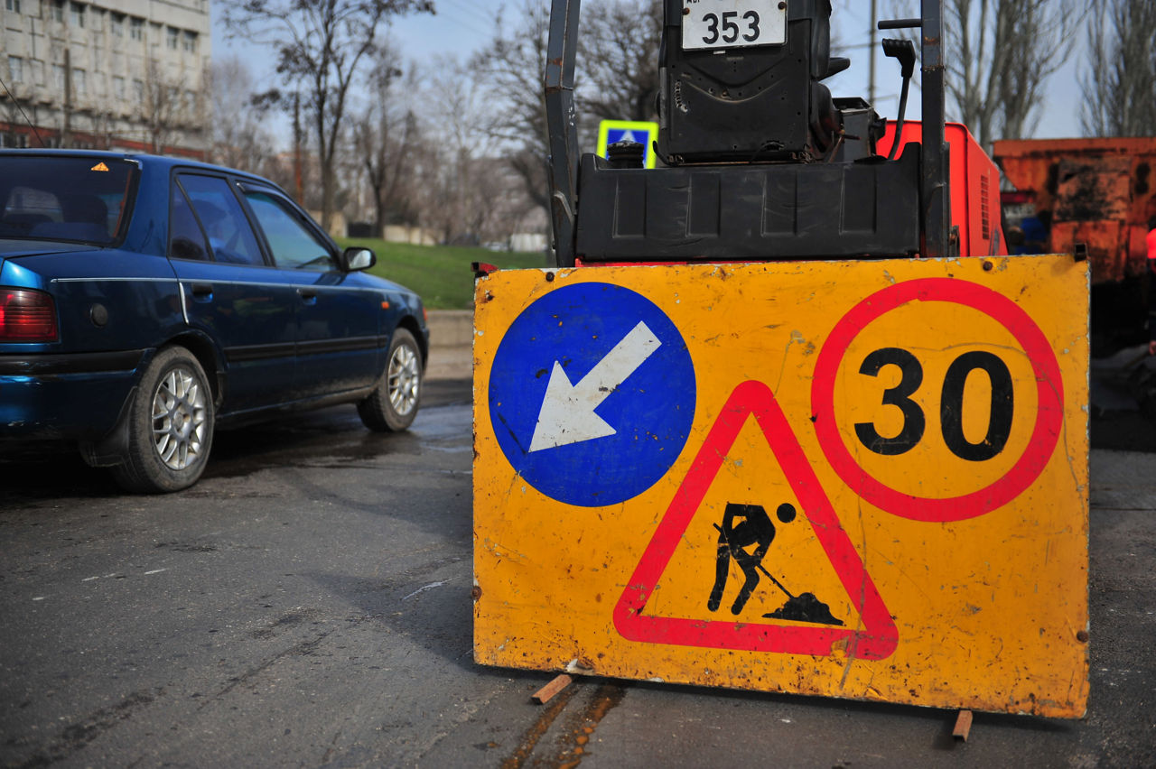 На столичной улице ограничат движение транспорта до 20 мая.