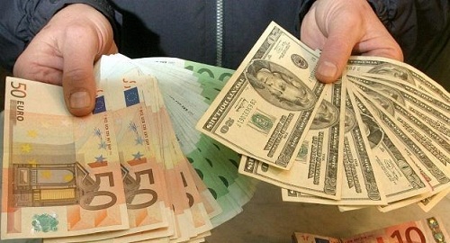 За день до Нового года молдавский лей продолжает расти по отношению к основным валютам.