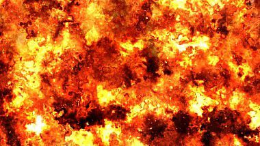 A încercat să stingă singur incendiul, dar s-a ales cu arsuri grave
