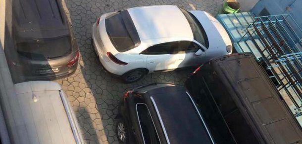 CNA a lăsat-o pe Olga Roman fără Porsche-ul dăruit de Filat. Foto: facebook // smotra.md