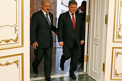 Президент Беларуси Александр Лукашенко и Петр Порошенко, Минск, Беларусь, 26 августа 2014 года. Фото:  AP