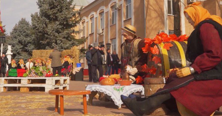 Болгары Молдовы отмечают праздник виноградарей пиром на все село.