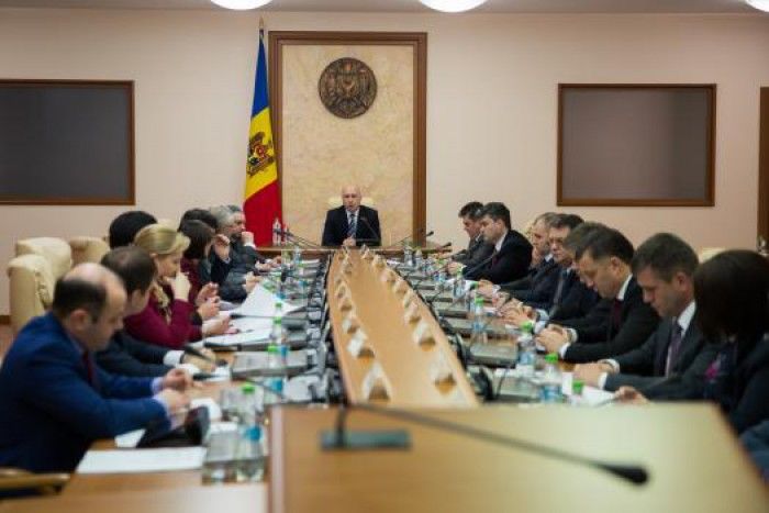 Утверждены отставки замминистра культуры и замминистра образования.