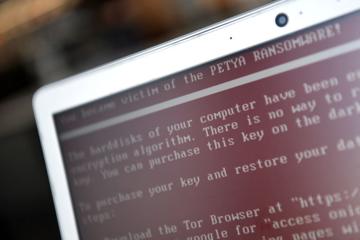 На Украине остановили повторную кибератаку вируса Petya.