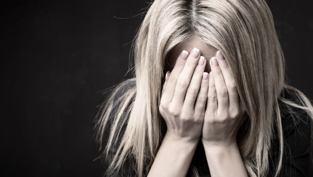 O femeie de 53 de ani a fost bătută și violată de un băiat de 17 ani. 