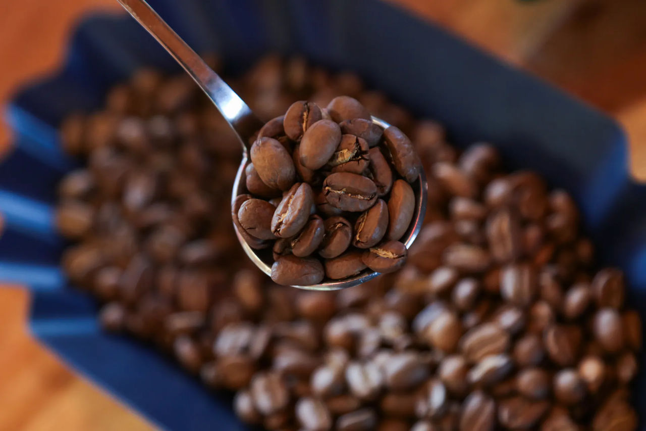 Din cauza creșterii record a prețurilor la cafea, escrocii au umplut rafturile magazinelor cu produse contrafăcute.