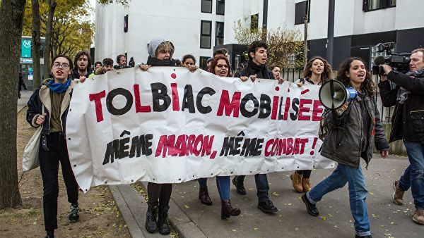 Во Франции задержали более 140 человек на фоне протестов.