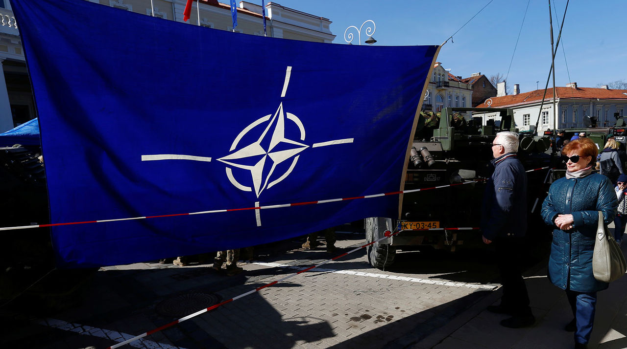 Грузии предложили вступить в НАТО без Абхазии и Южной Осетии.