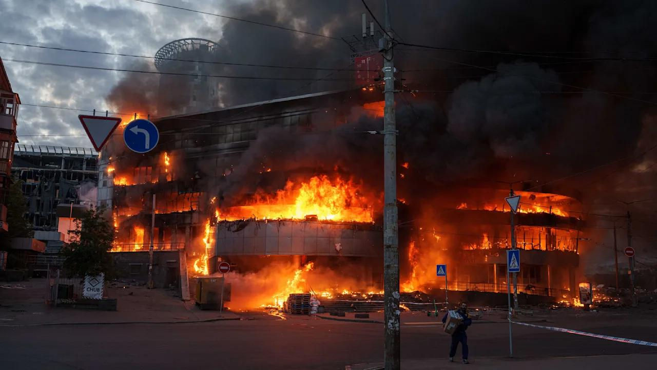 Представители ЕС отказались покидать Киев после угроз Москвы.