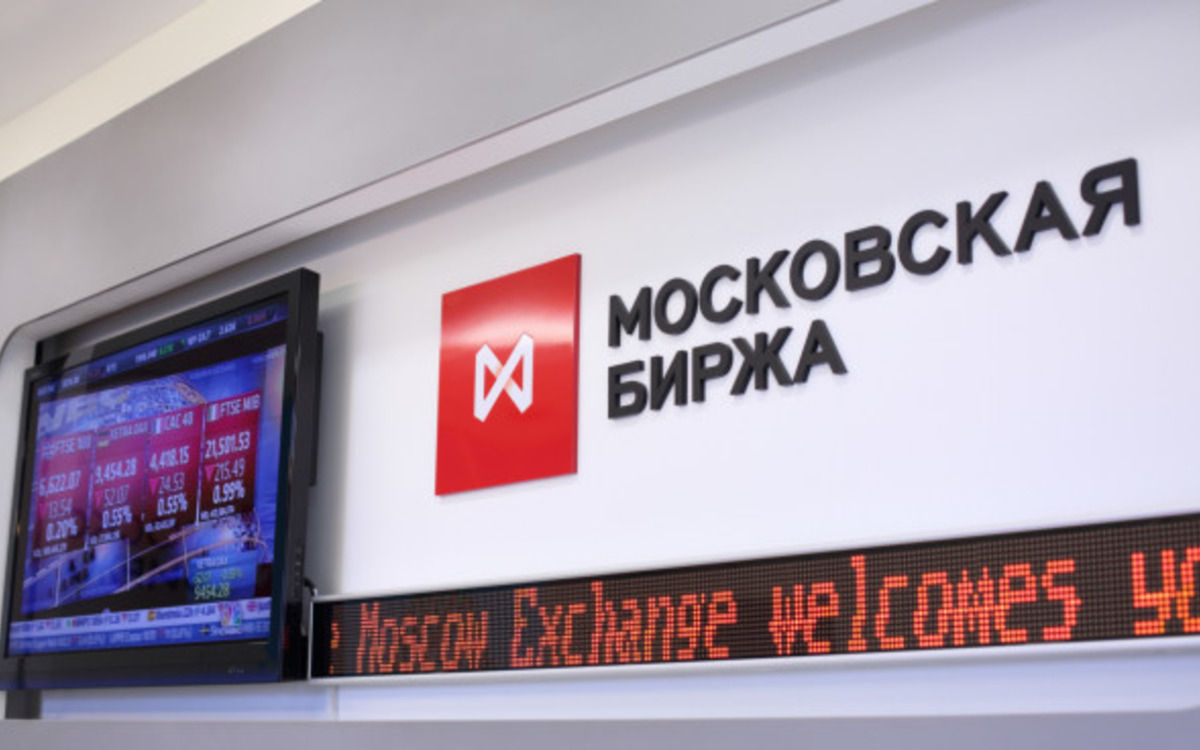 Курс евро на открытии Мосбиржи достиг «довоенного» уровня.