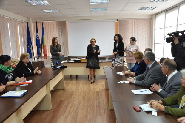 Opt cei mai activi vârstnici au fost premiați de Ministerul Sănătății, Muncii și Protecției Sociale.  