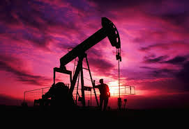 США продолжает лидировать в наращивании добычи нефти.