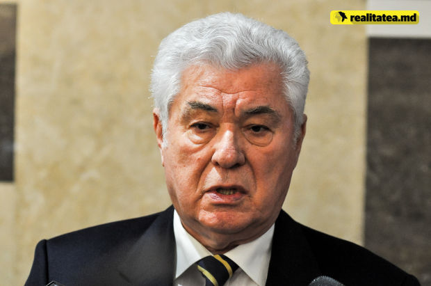 Vladimir Voronin a participat la cel de-al doilea tur al alegerilor locale și a aplicat ștampila "Votat" în dreptul ambilor candidați.