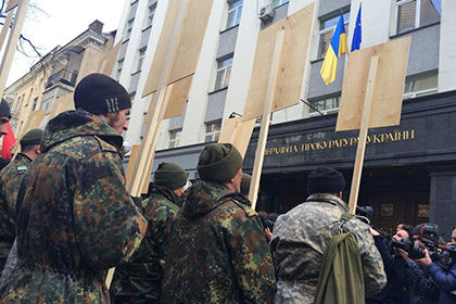Еще до начала шествия произошла драка между участниками митинга и представителями правоохранительных органов.