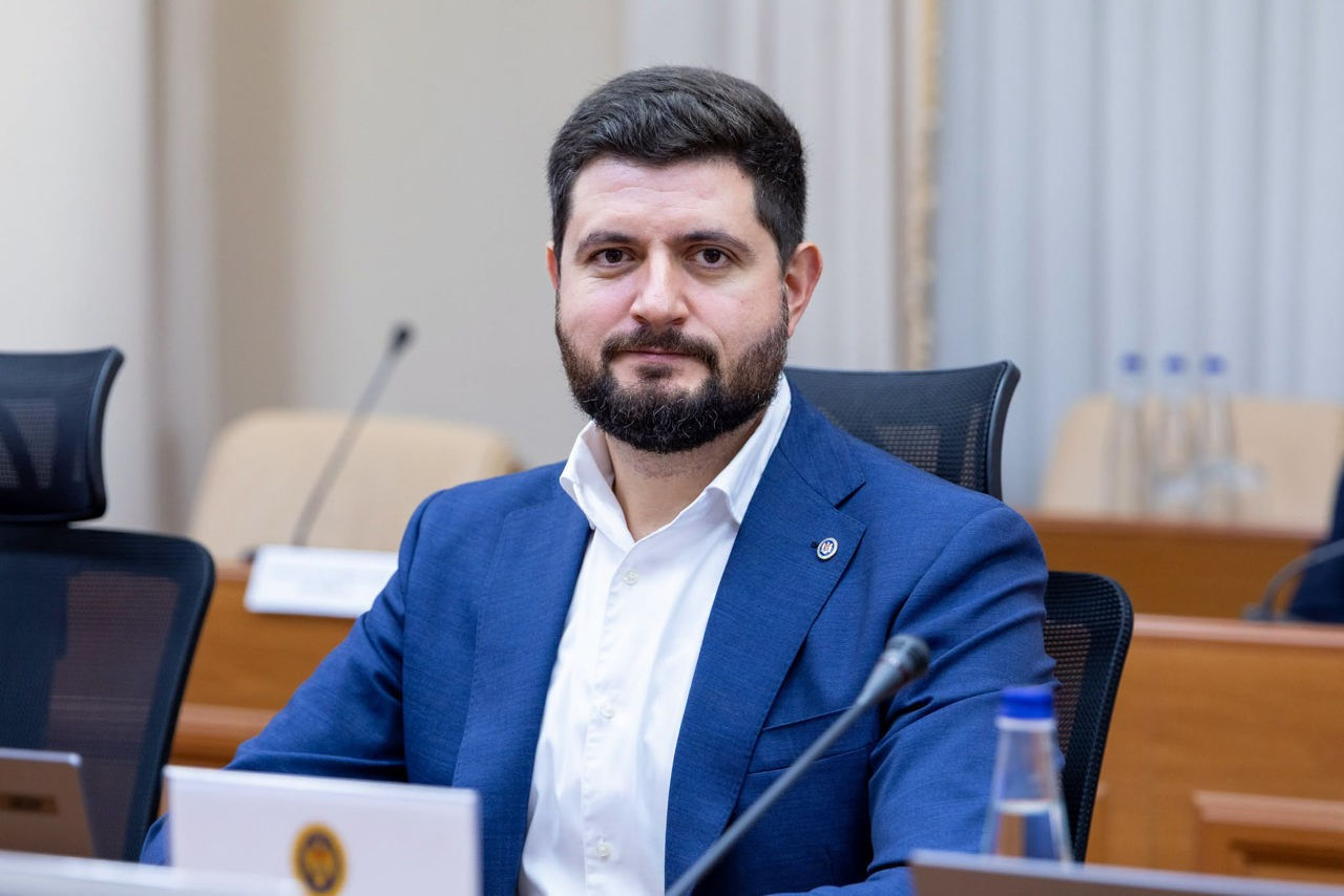 Жунгиету: Потребители должны научиться экономить энергию.