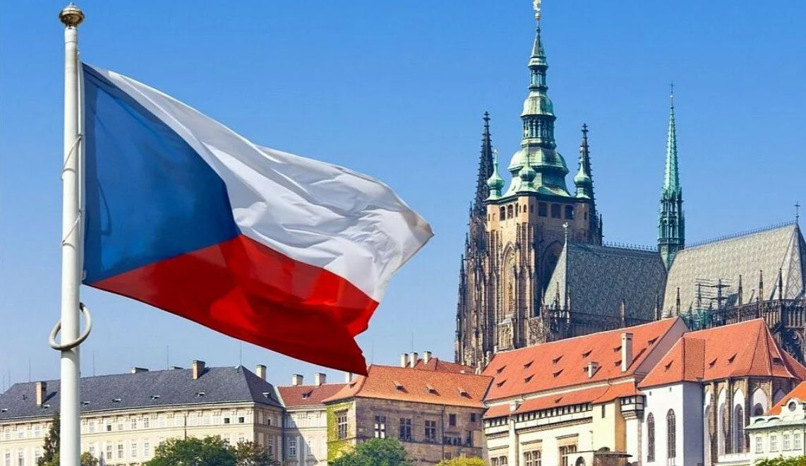 Чехия не будет выдавать визы россиянам и белорусам.