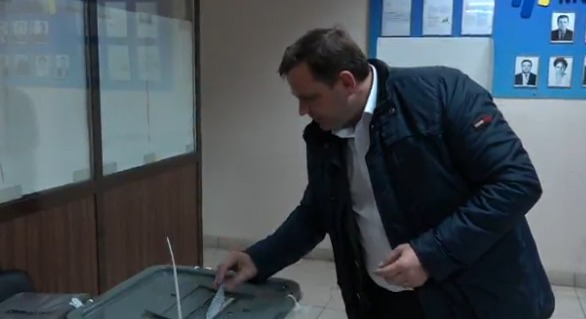 Liderul Platformei Demnitate și Adevăr, Andrei Năstase, a votat la ora 14:00.