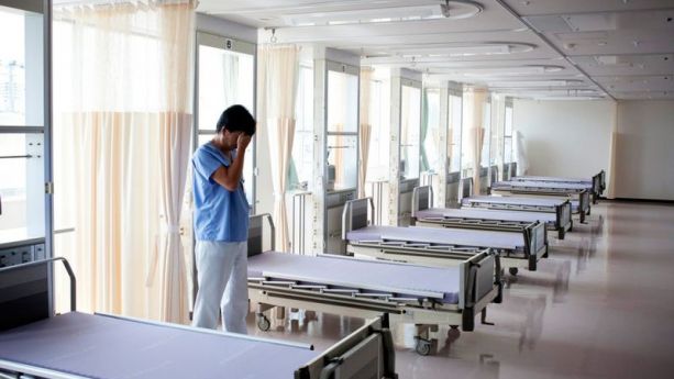 O tânără rănită în incendiul de la clubul Colectiv a decedat duminică.